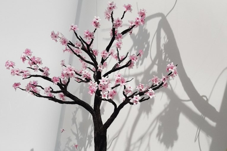 Sculpture d’un arbre en papier 1
