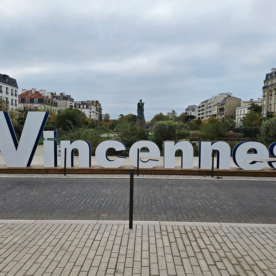 Près de château Vincennes. 1