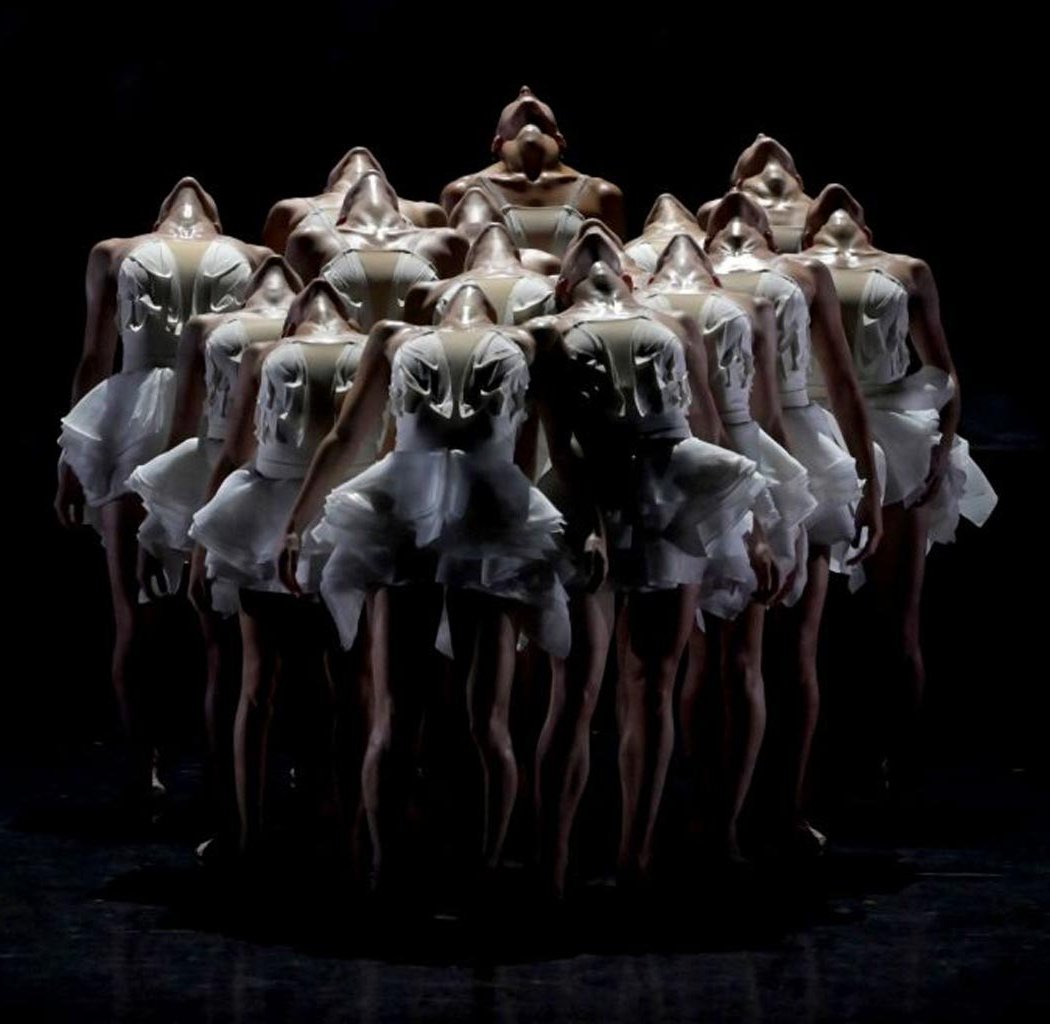 BALLET PRELJOCAJ : LE LAC DES CYGNES 3