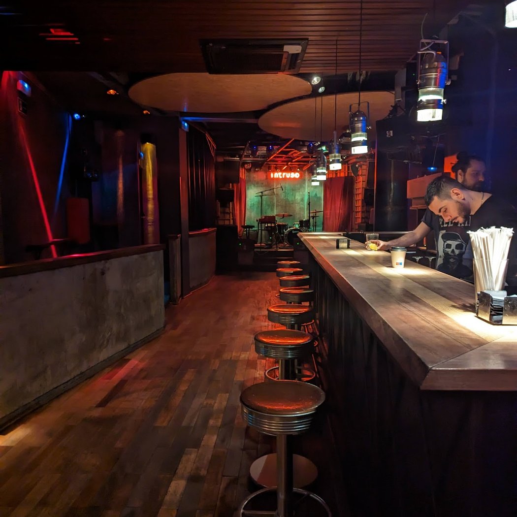 Intruso Bar 3