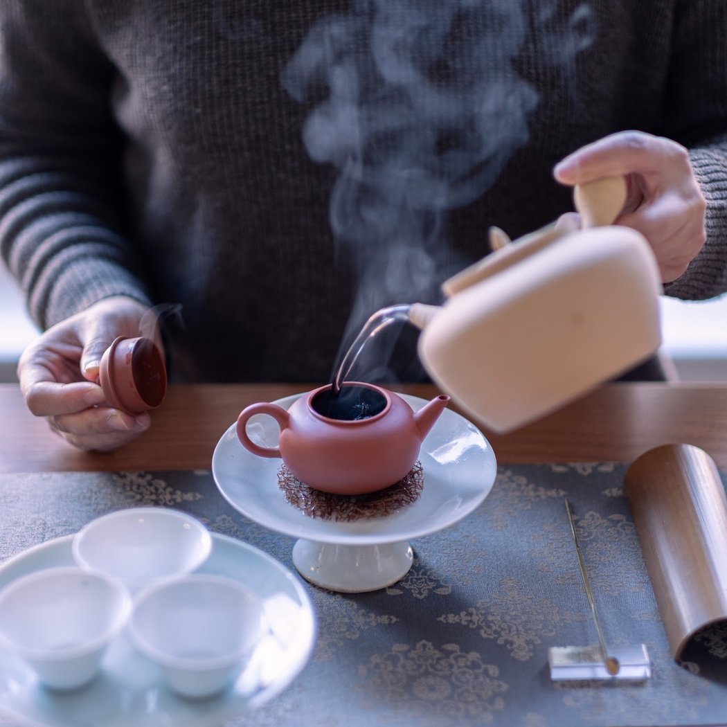 Chinese Tea Ceremony Workshop: Brewing Oolong Tea with a Teapot 1