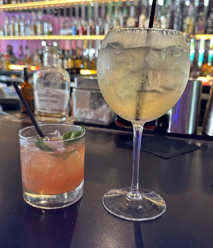 511 Bar & Lounge 2