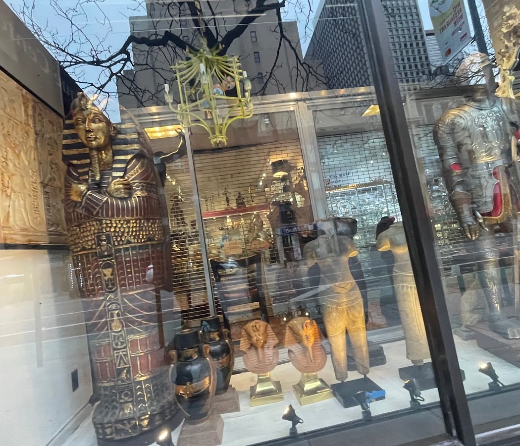 Manhattan Art & Antiques Center 2