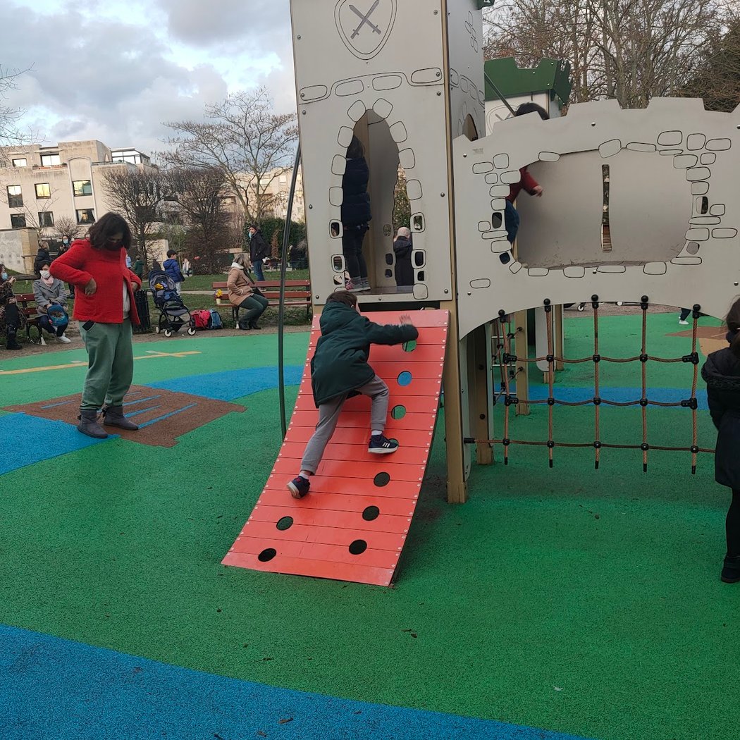 Square et Aire de jeux - Parc du Château 3