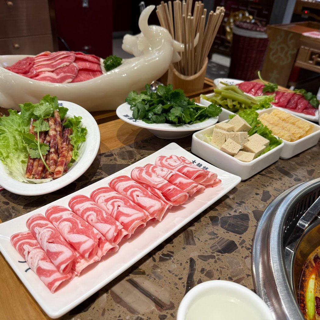 DaLongYi Hot Pot 大龙燚火锅 3