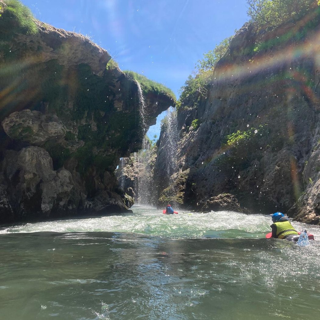 Trace Aventures - Canyoning, Hydrospeed, Bouée-Raft, Randonnée Verticale, Escalade 3