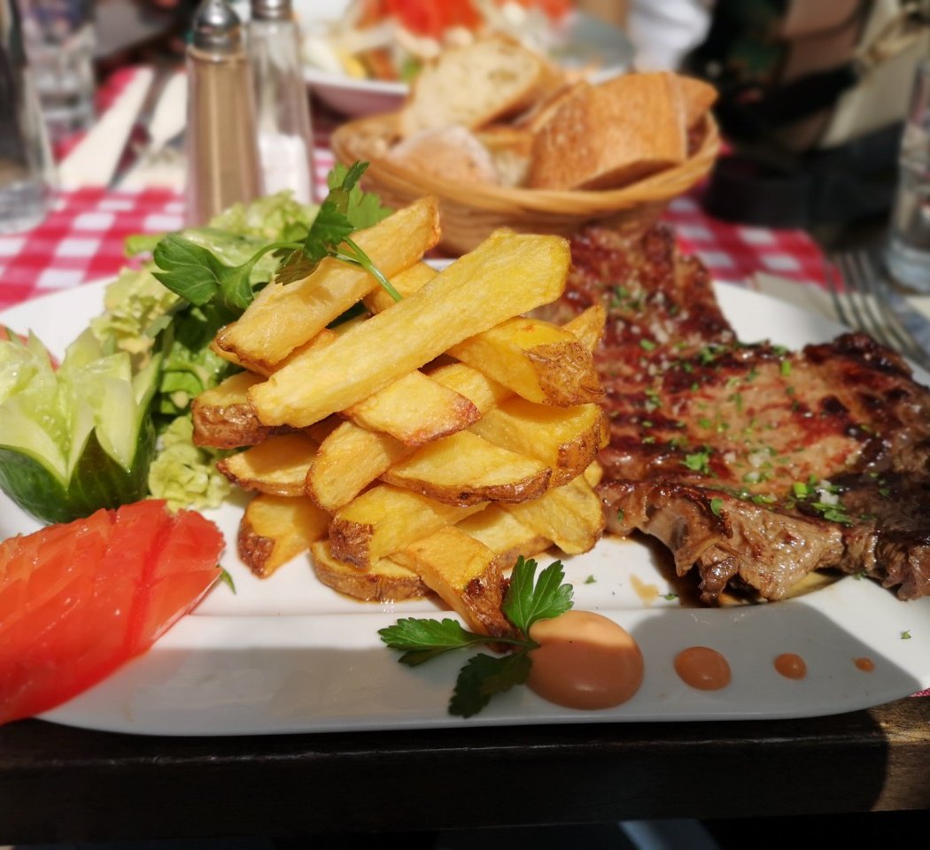 Happy Hour at Le Globe Café 1
