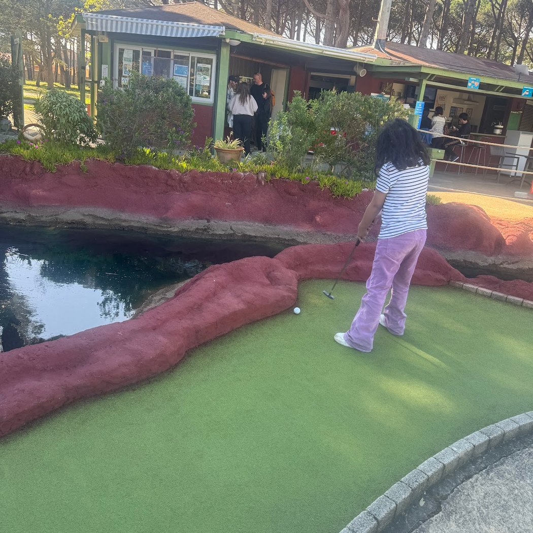 Tropical Golf La Platja de Sant Cebrià 3