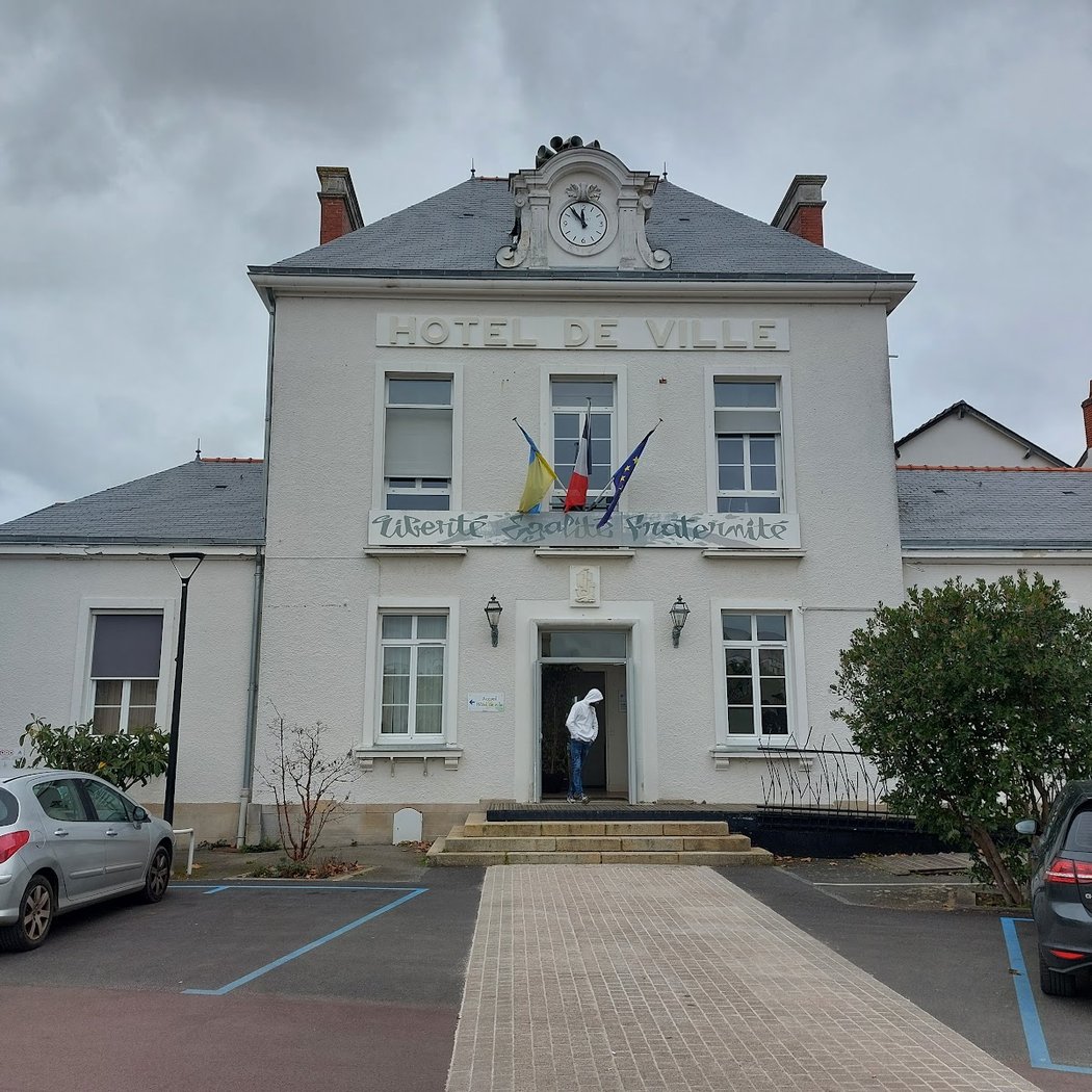 Mayor of Couëron 1
