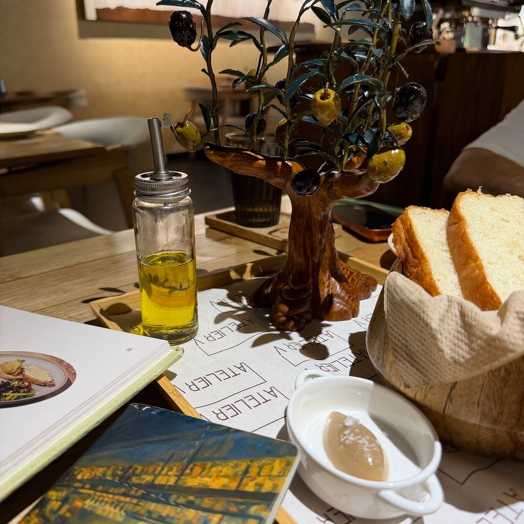 Atelier V | Casual Fine Dine Restaurant & Cocktail Bar 3