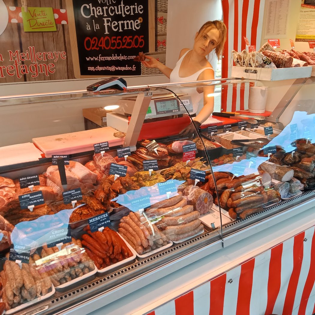 MARCHÉ HEBDOMADAIRE ALIMENTAIRE, VÊTEMENTS ET ACCESSOIRES 3