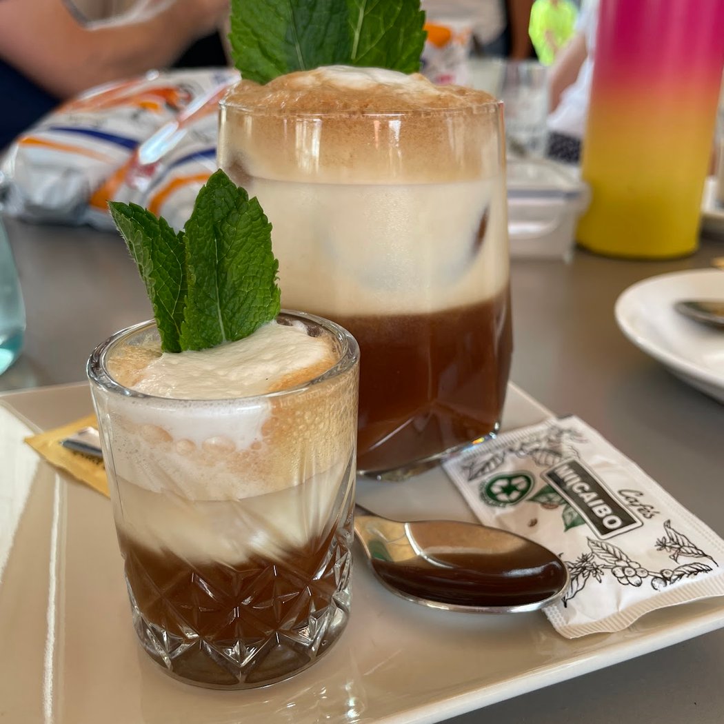 Cafetería El Reloj Café & Copas 1