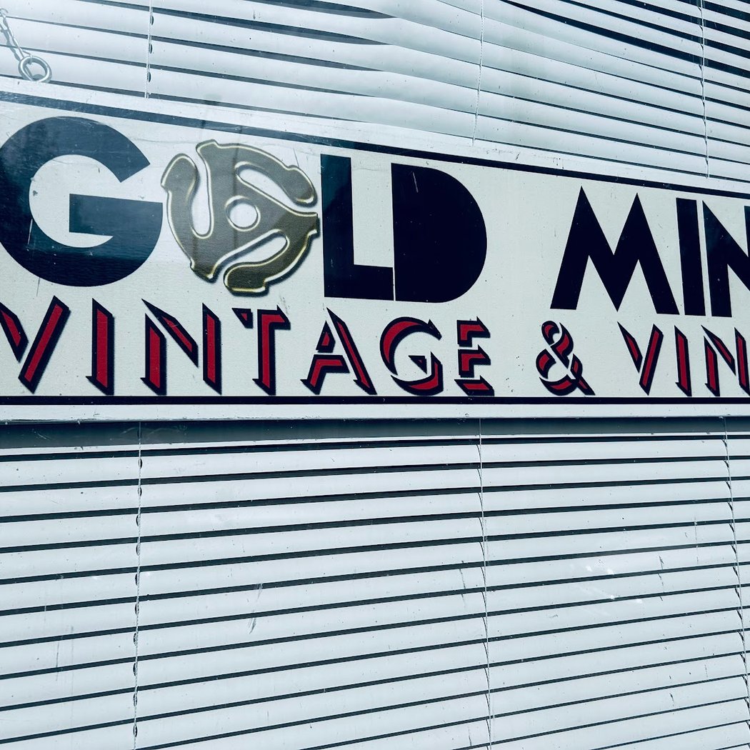 Indian Alley Antiques 3