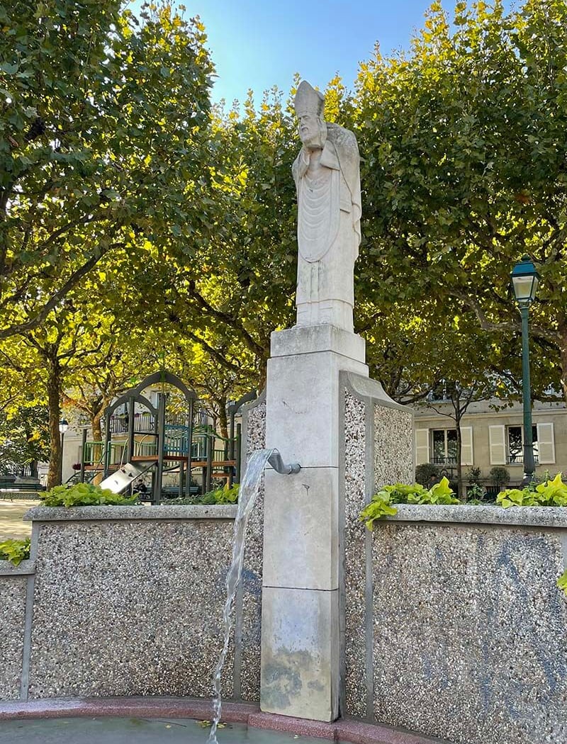 Statue of Saint-Denis 2