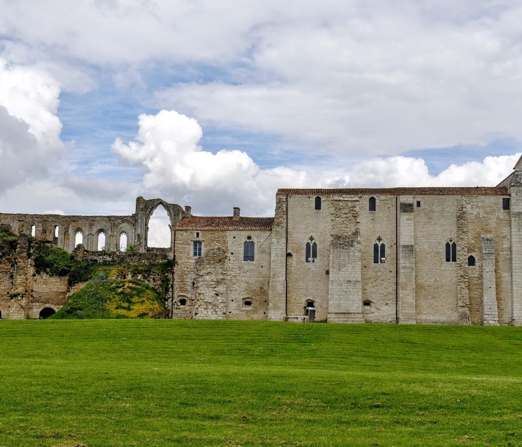 Abbey Maillezais 4