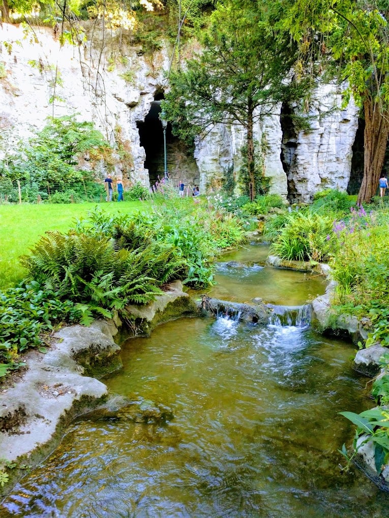 Get Lost in Parc des Buttes-Chaumont's Charm 3
