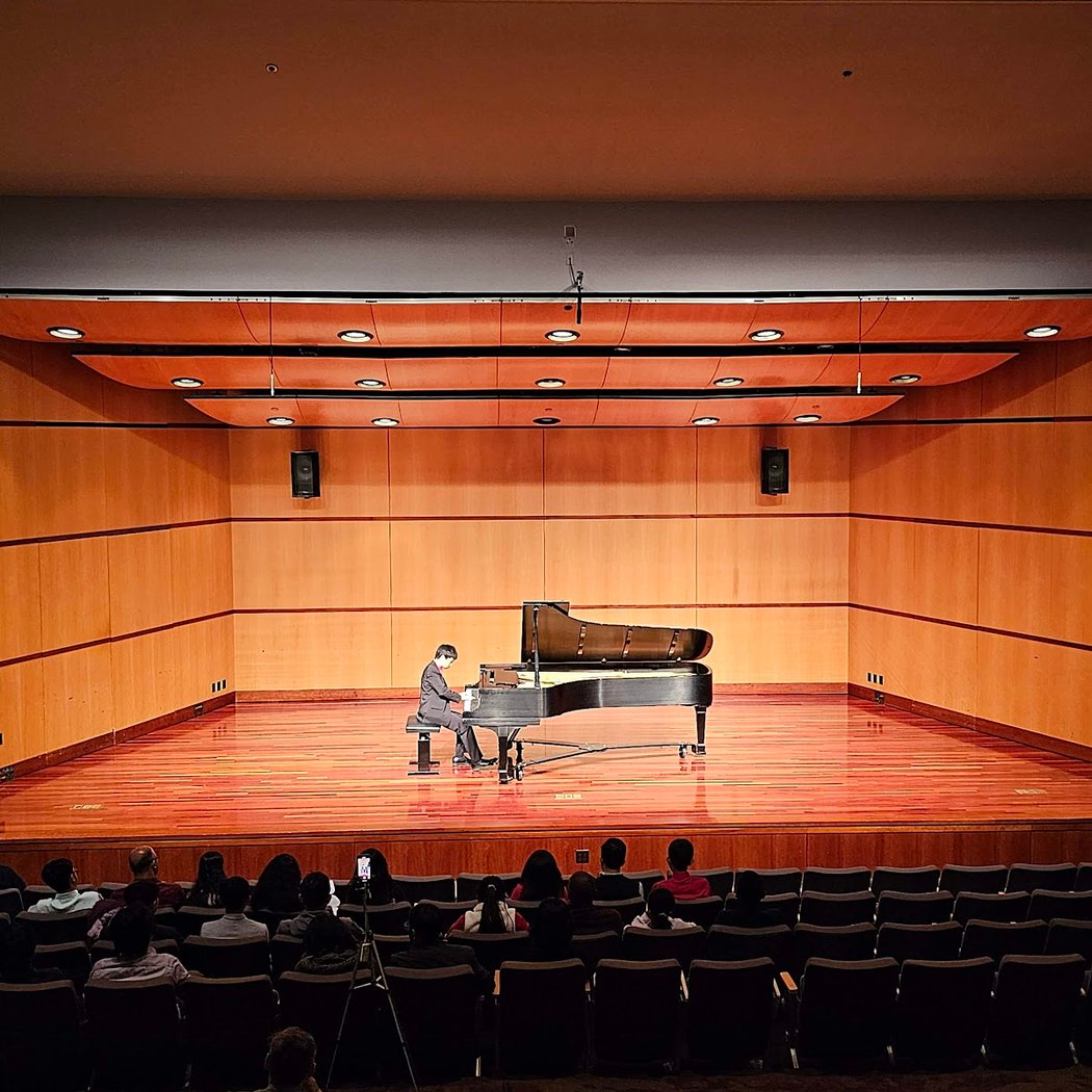 The Sinatra Series – Nicolás Lell Benavides ’10: Tres Minutos 1