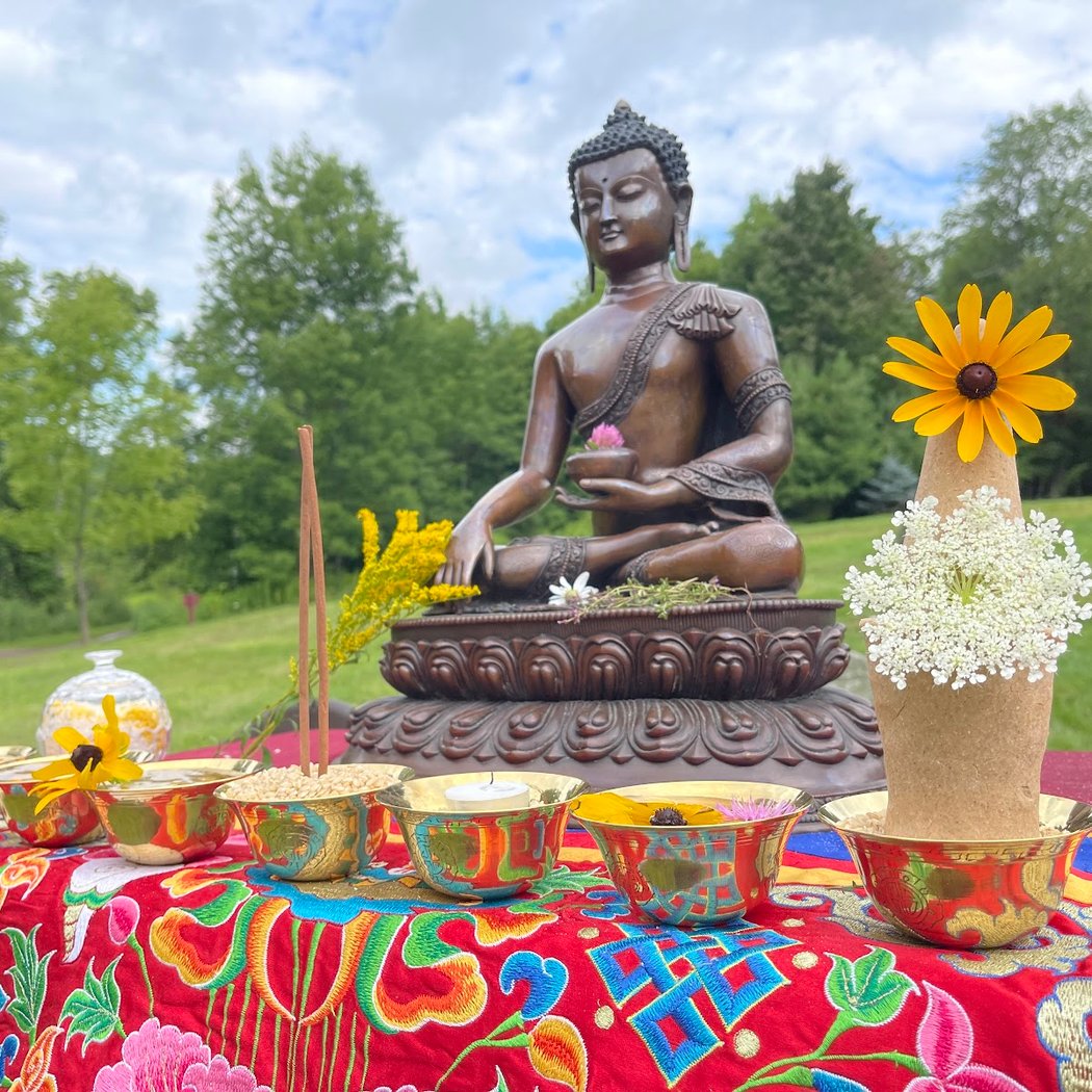 Tashi Kyil Tibetan Buddhist Institute - Tibetan Center. ༄༅། བྱང་ཨ་རིའི་བླ་བྲང་བཀྲིས་འཁྱིལ་ཆོས་ཚོགས། 1