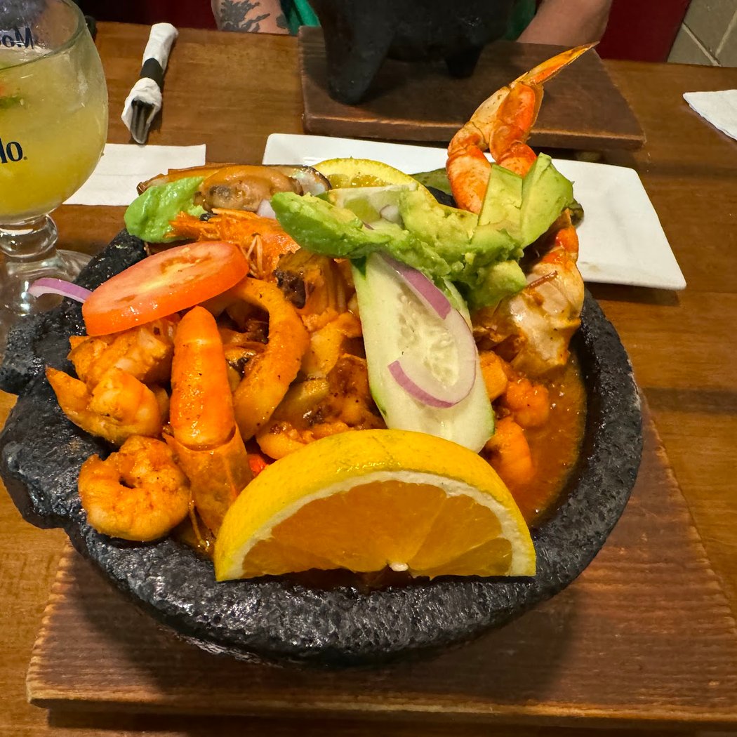 Los Molcajetes Fresh & Grill 1