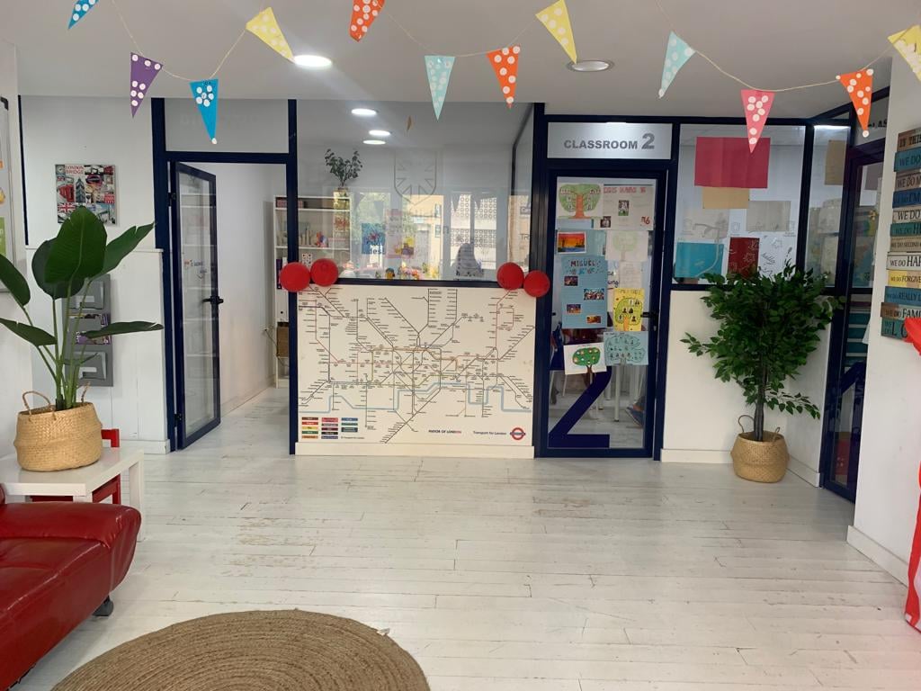 English Connection Triana: Academia de Inglés y Robótica 1