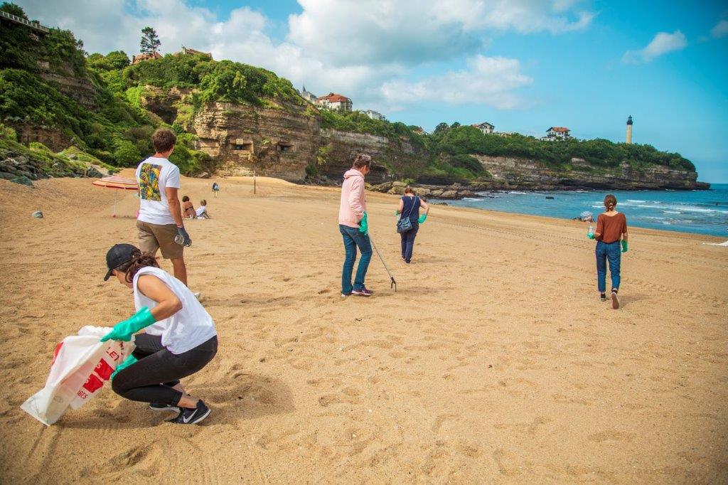 Sensibilisation et Collecte de déchets sur la plage 1