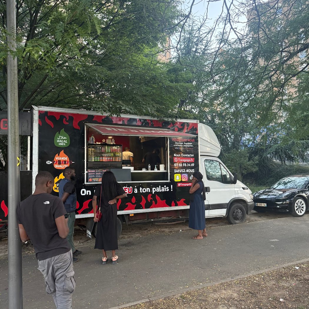Tieagogo Bobigny (93) Barbecue, Sandwichs, Brochettes | Foodtruck Fast-food Restaurant nuit 2