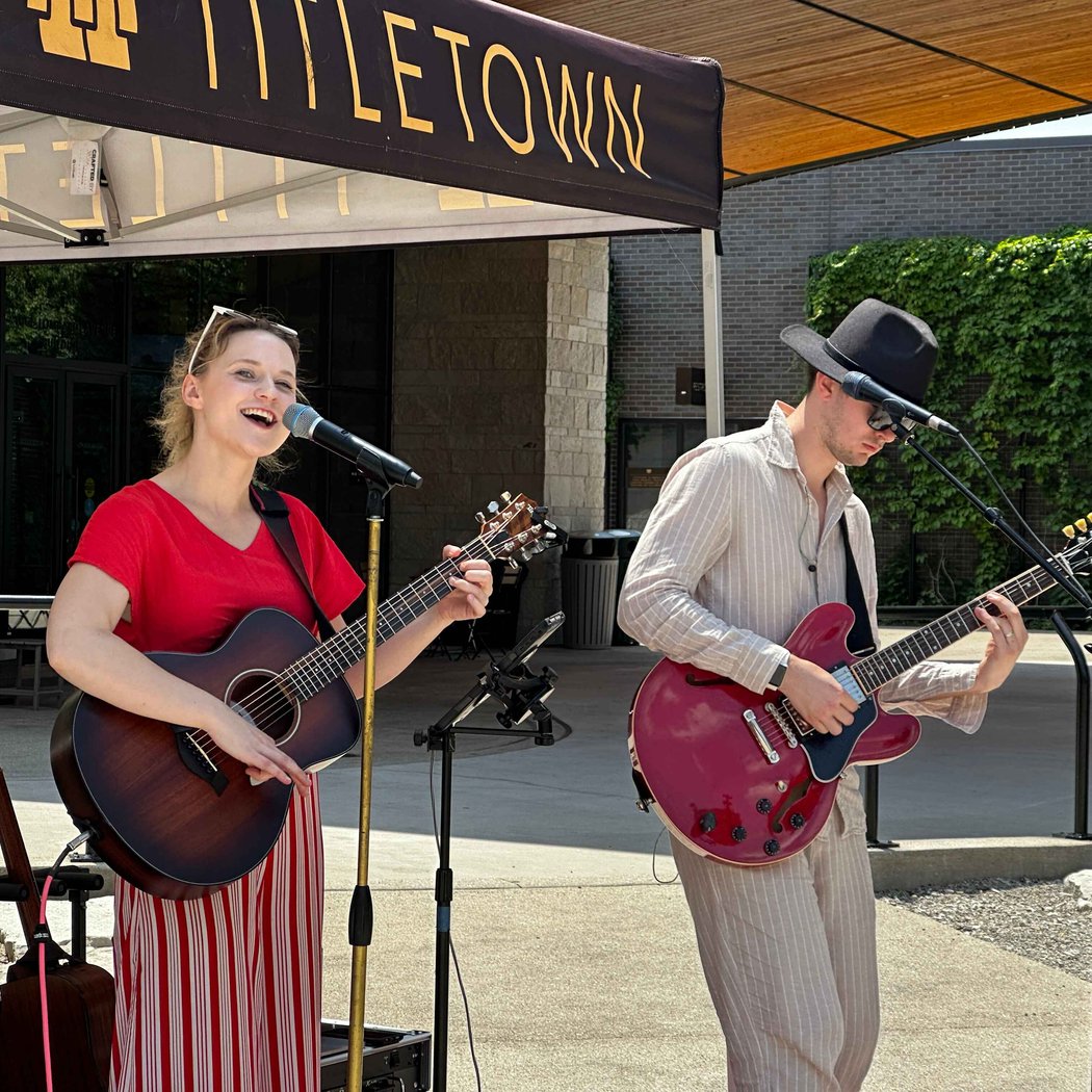 Acoustic Lunch with Nicki Sims 1