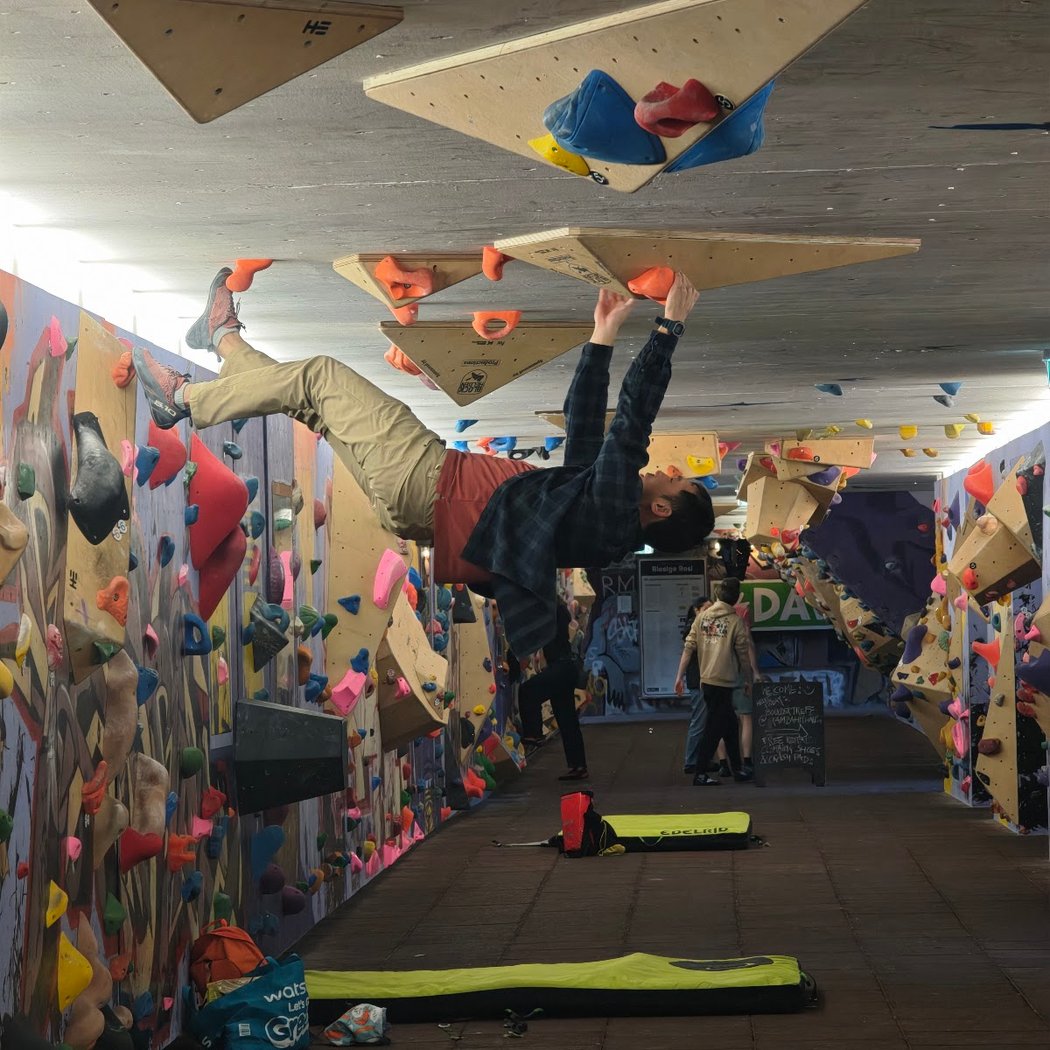 Riesige Rosi - öffentliche Boulderpassage