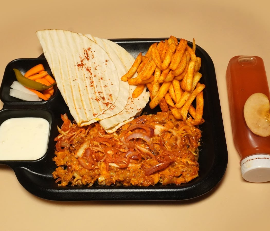 Vox Qabil-e-Tareef Legendary Shawarma and Wraps 3