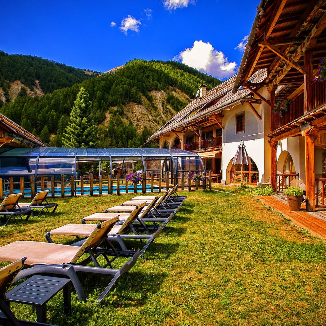 Logis Hôtel la Ferme de l'Izoard & Spa 2