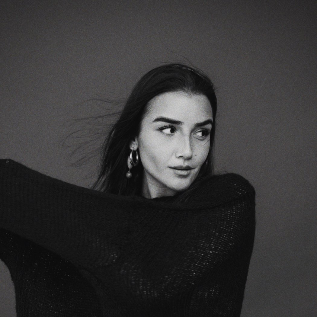 Mona Miari 1