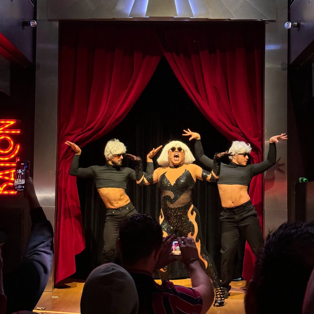 Weekly Performances at Balcon Salon 1