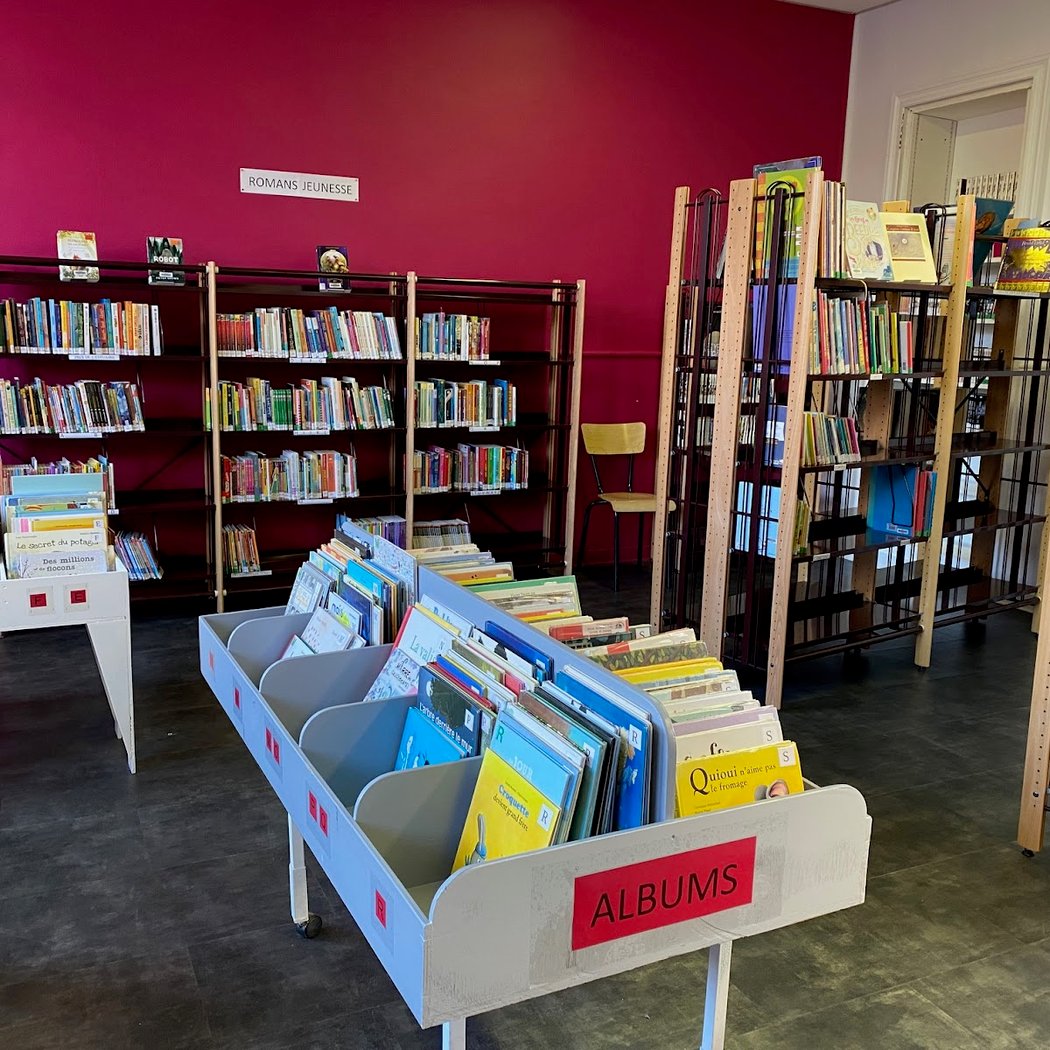 Library De Paimboeuf 1