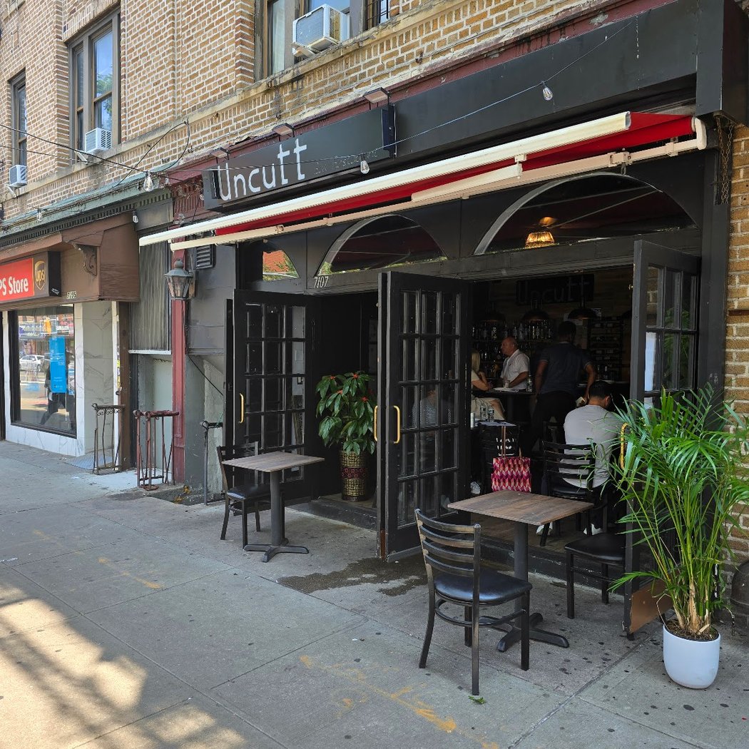 Uncutt Bar & Restaurant 2
