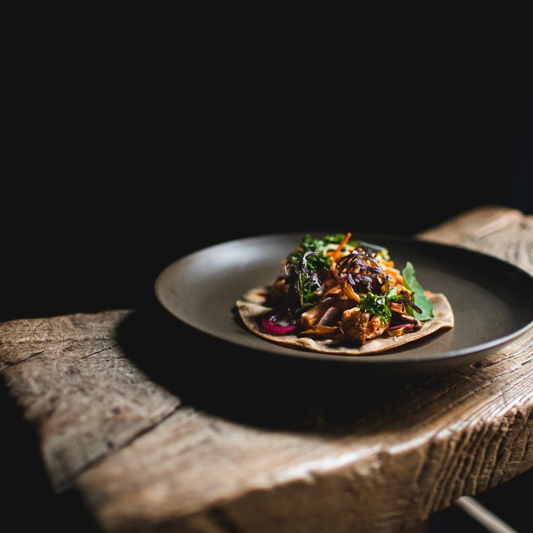 mesa de HOY - PlantBased Restaurant 1