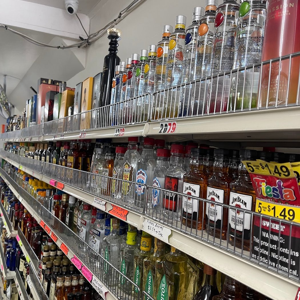 UC FOOD & LIQUOR 3