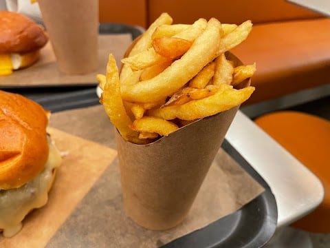 Le Ruisseau Burger Joint 3