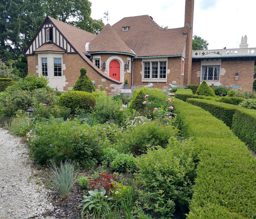 Weber House & Garden 1