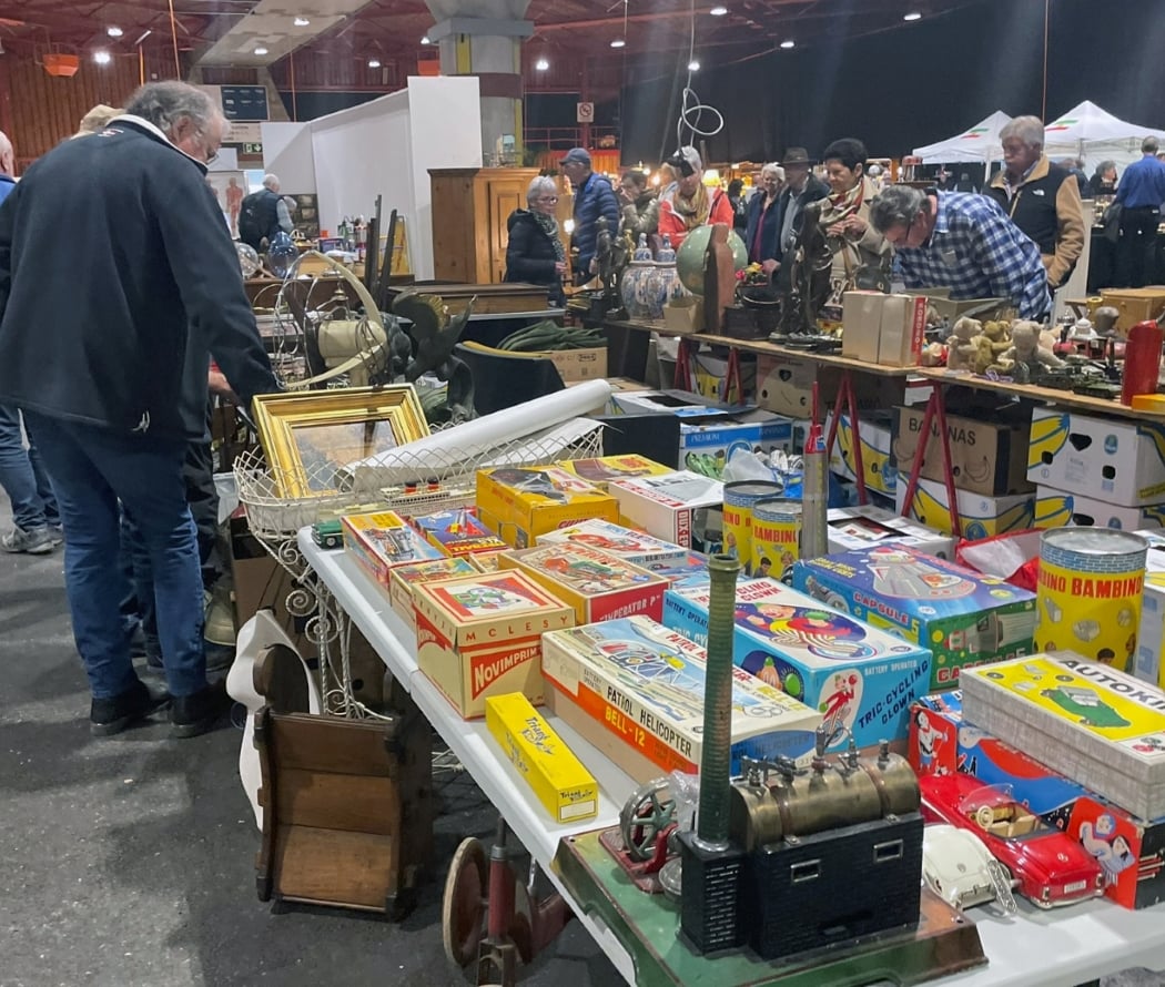 Vide-greniers, brocante, marché aux puces 1