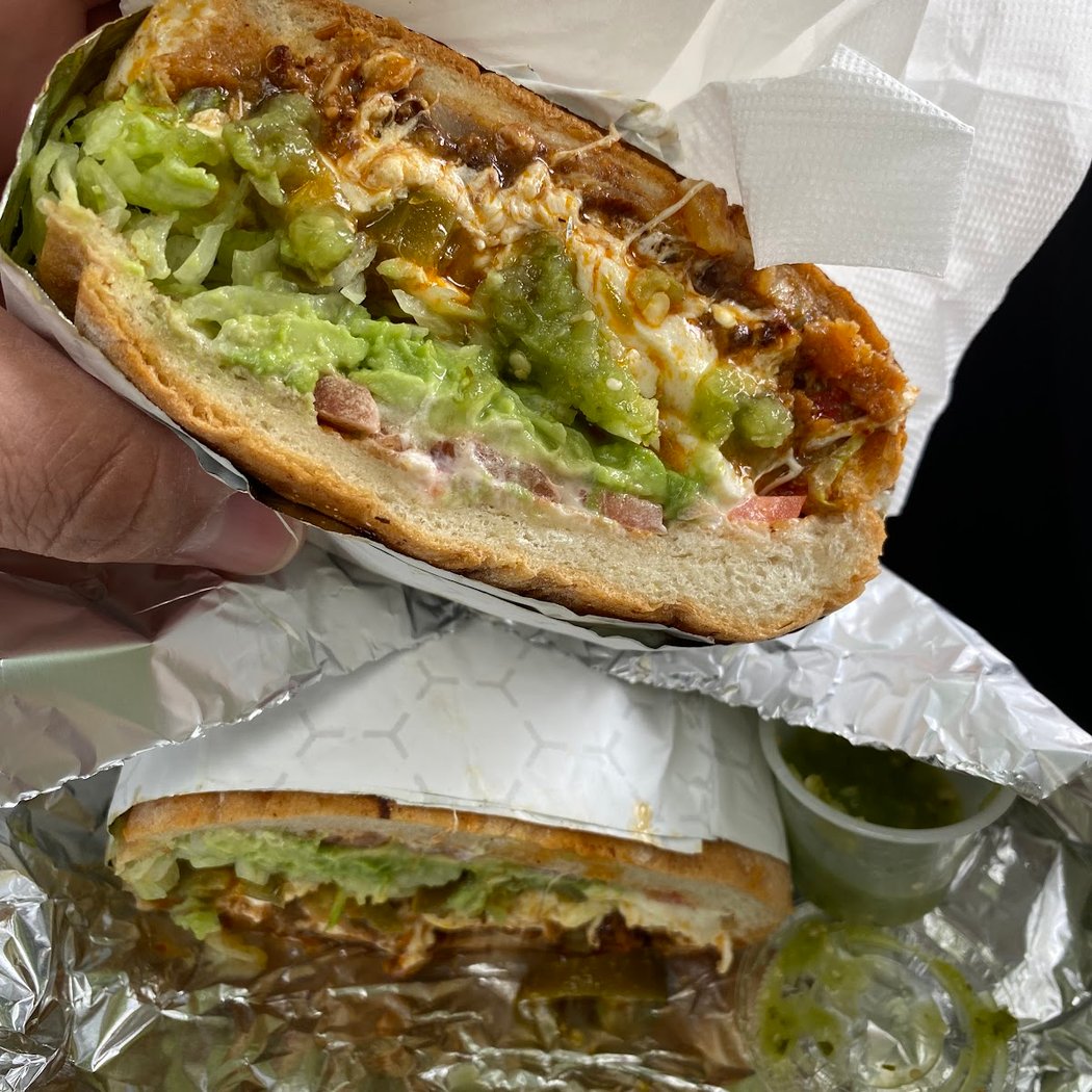 Los Cuñados Taqueria Movil 2