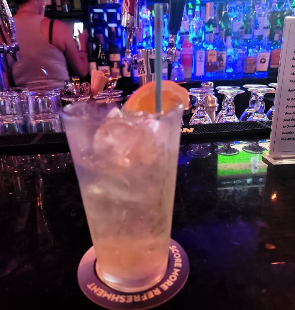 THE VILLAGE GREEN PUB WHITESTONE NY 2