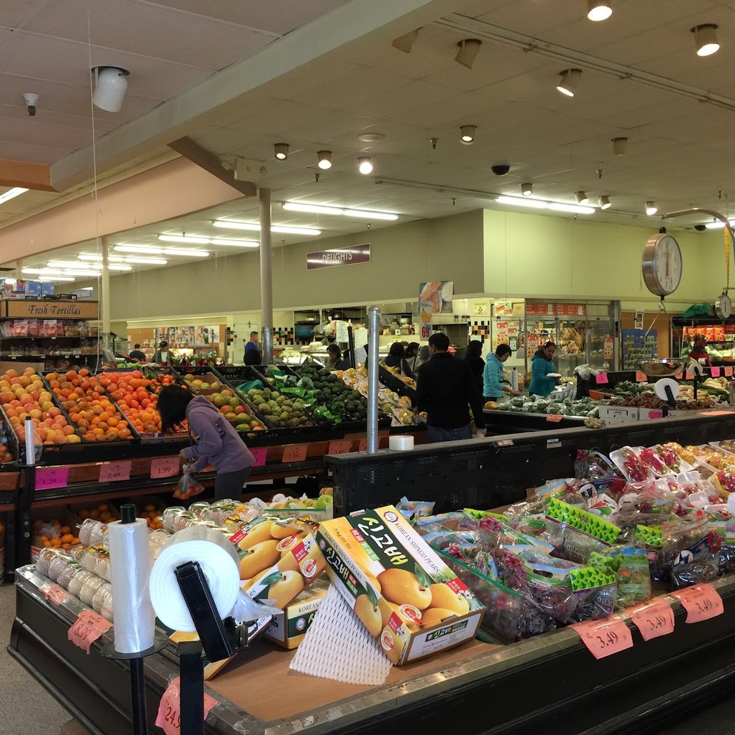Marina Grocery 3