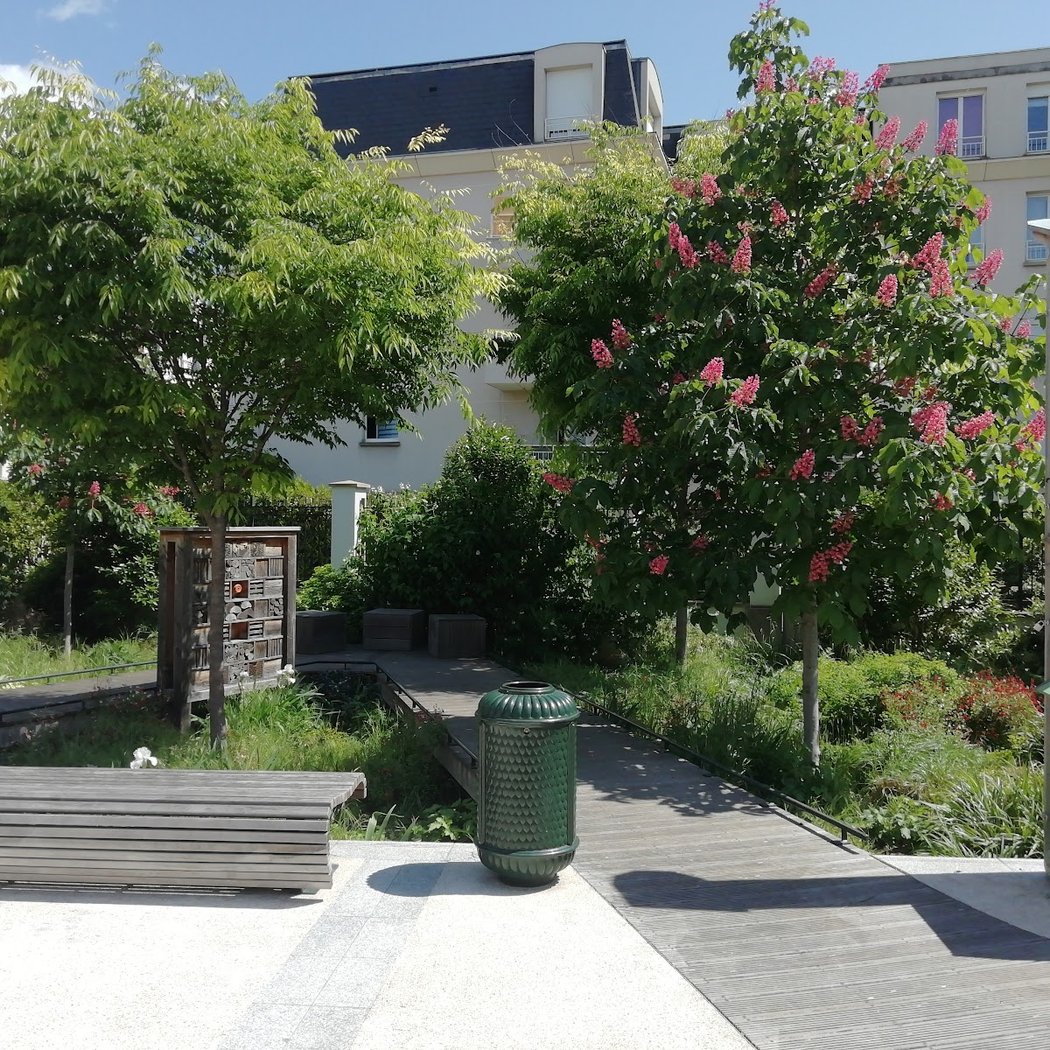 Square des Bleuets 1