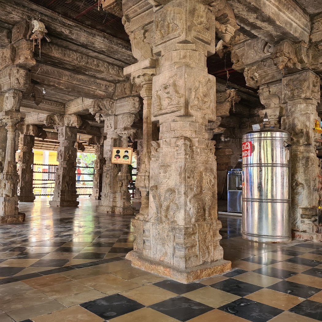 Shri Someshwara Swamy Temple, Halasur 3