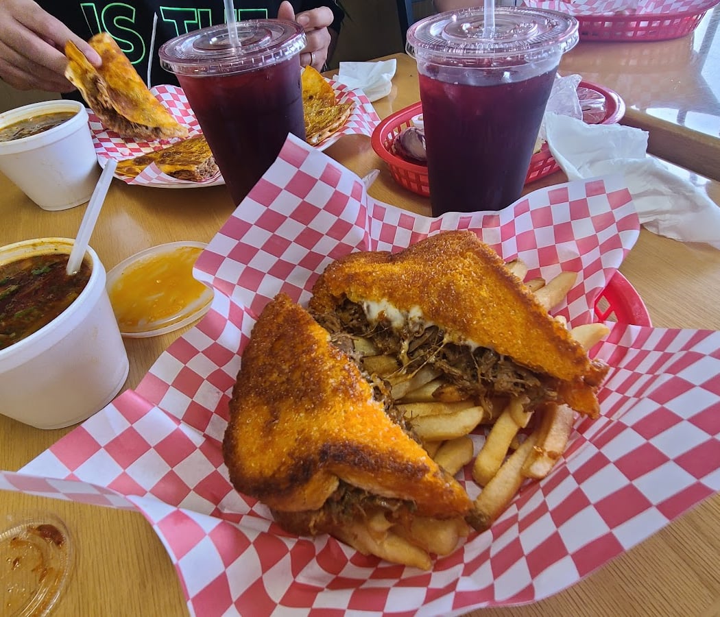 Birrieria Little Tijuana 3