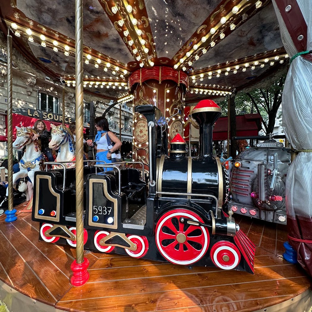 Le petit Carousel - Park ride 2