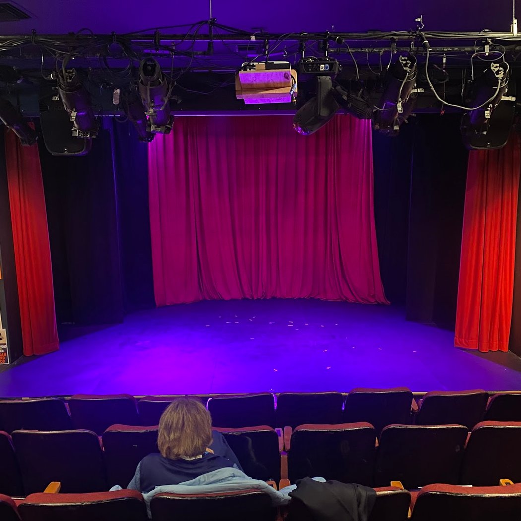 Theater 33 1