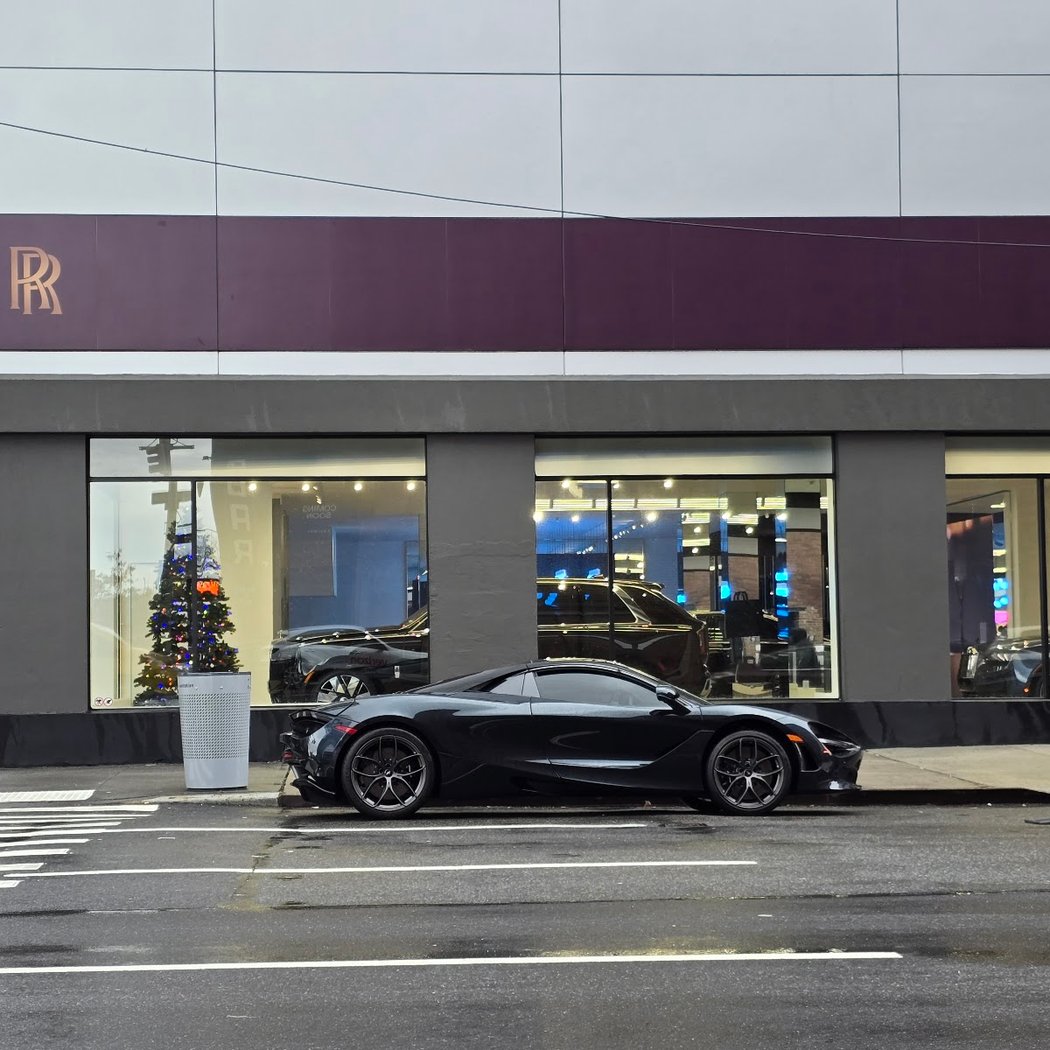 Manhattan Motorcars Inc (270 11th Avenue Showroom) 2