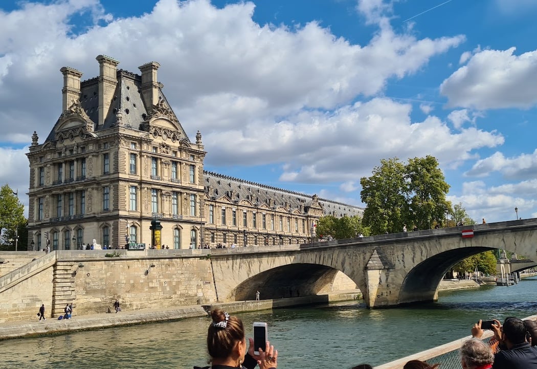 Evening Dinner Cruise on the Seine 3