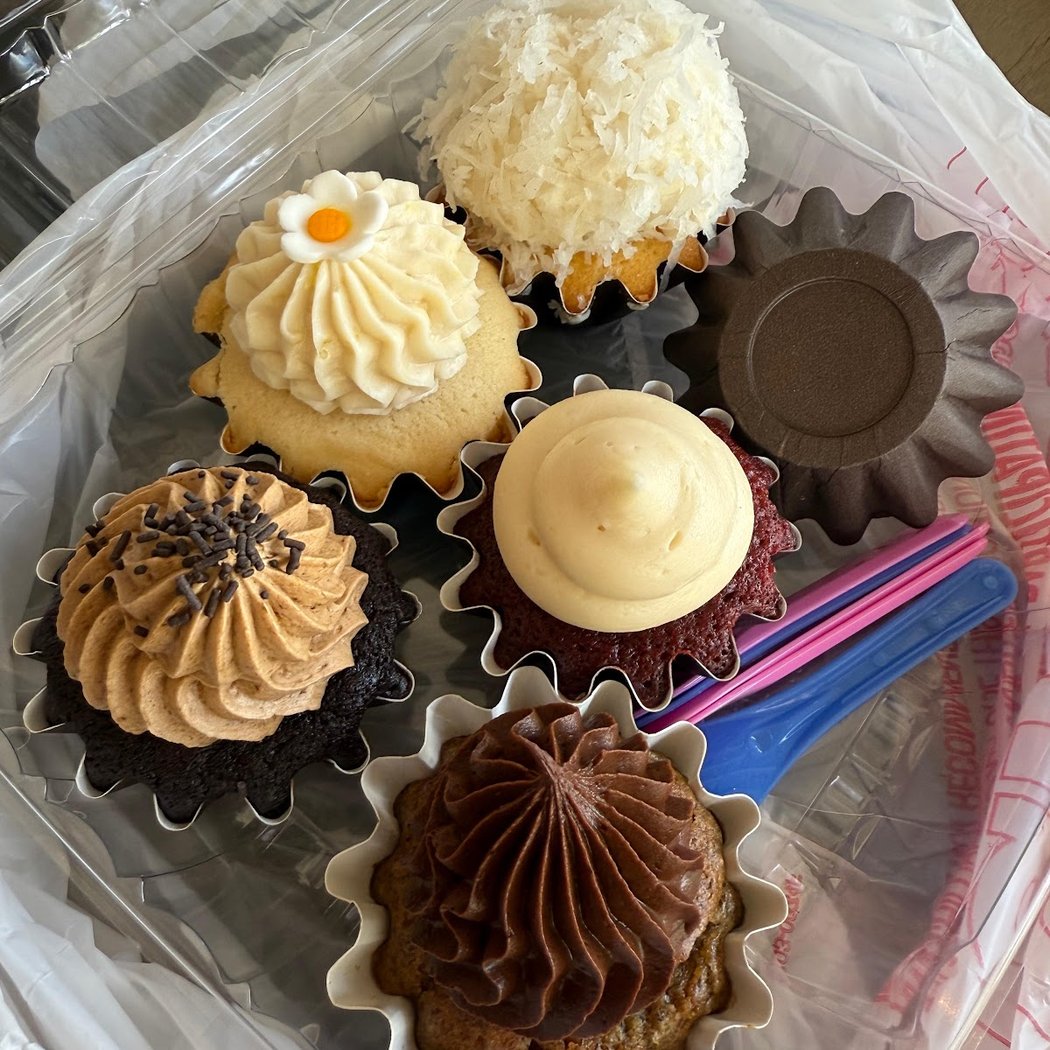 Peace, Love & Cupcakes 1